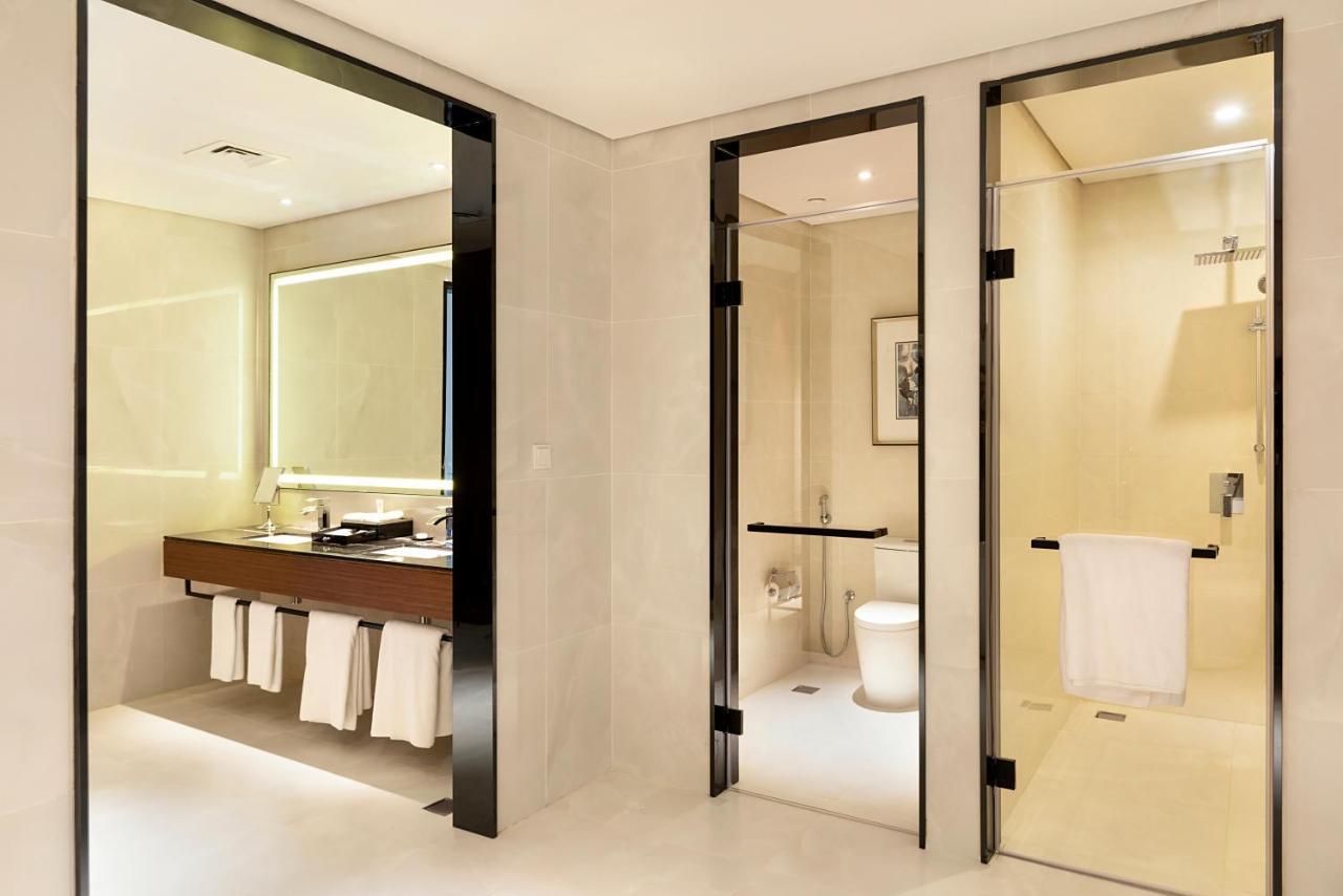 Asiana Grand Hotel Dubaj Kültér fotó A bathroom with a shower room
