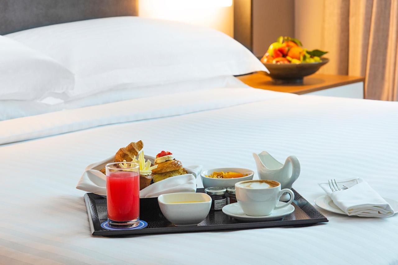 Asiana Grand Hotel Dubaj Kültér fotó Room service