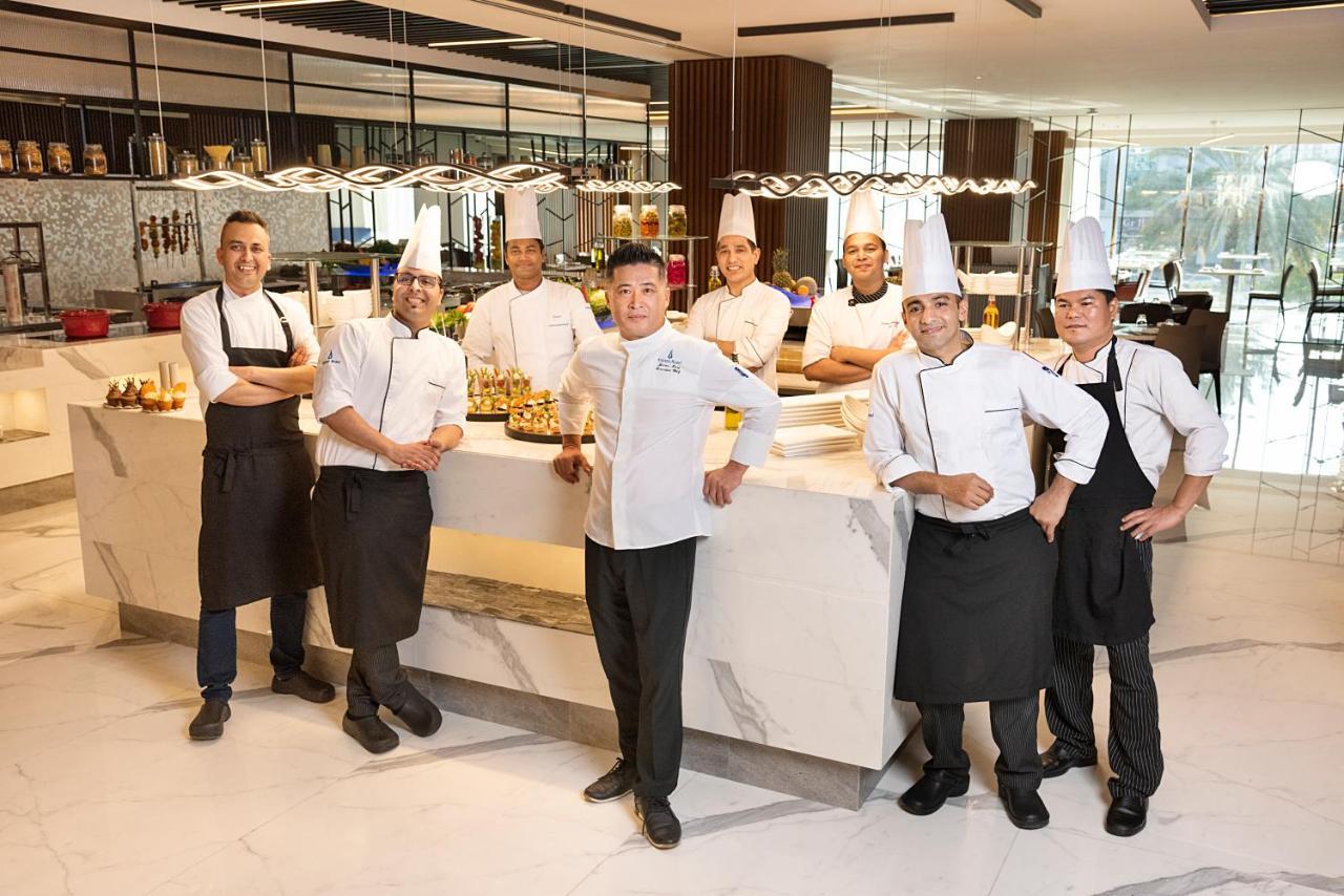 Asiana Grand Hotel Dubaj Kültér fotó Culinary team at the Conrad Dubai