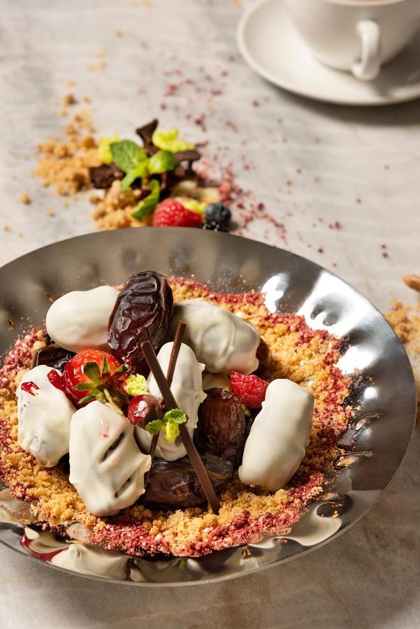 Asiana Grand Hotel Dubaj Kültér fotó A chocolate parfait