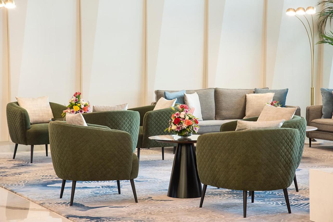 Asiana Grand Hotel Dubaj Kültér fotó The lounge at the airport
